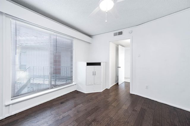 8211 Katy Freeway 10, Houston, TX 77024