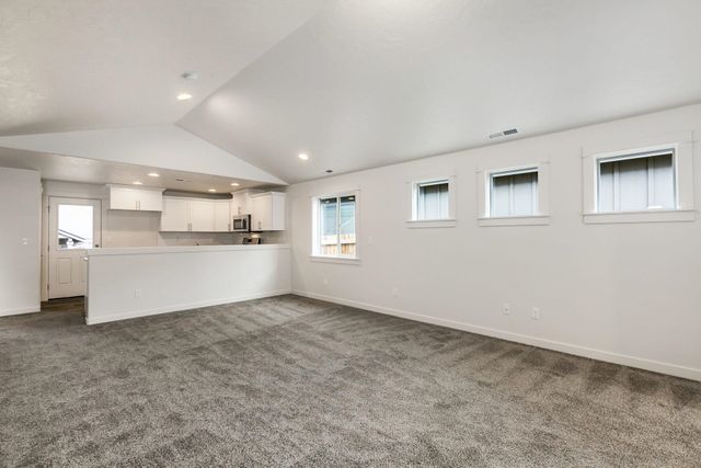 314 N Viewmont Ct, Greenacres, WA 99016