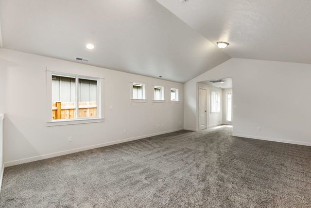 314 N Viewmont Ct, Greenacres, WA 99016