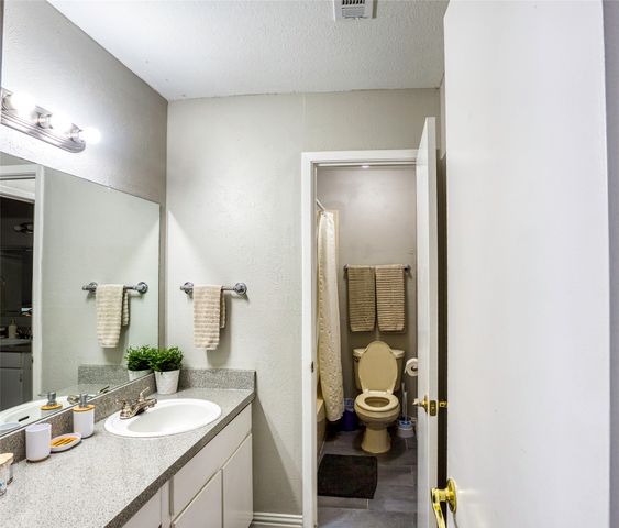 2648 Santa Barbara Drive, Grand Prairie, TX 75052