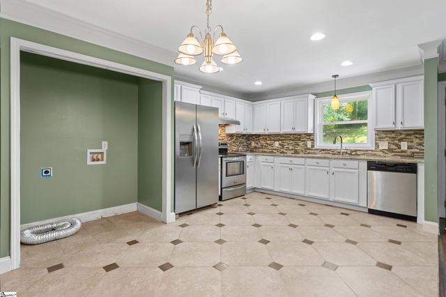 104 Pinonwood Court, Simpsonville, SC 29680
