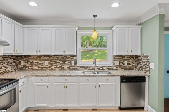 104 Pinonwood Court, Simpsonville, SC 29680