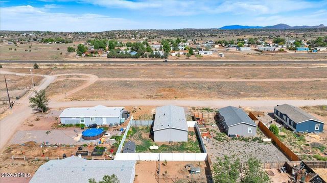 24460 N MARBLEHEAD Avenue, Paulden, AZ 86334