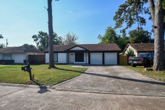4726 Charriton Drive, Houston, TX 77039