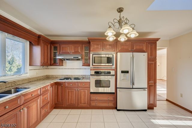 18 Cortelyous Ln, Franklin Twp., NJ 08873