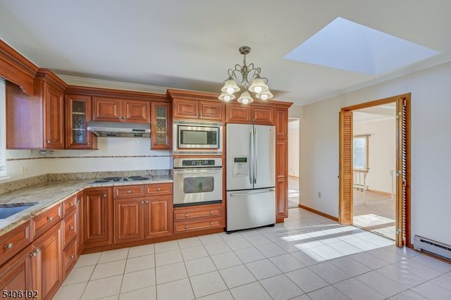 18 Cortelyous Ln, Franklin Twp., NJ 08873