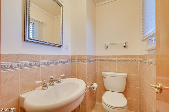 18 Cortelyous Ln, Franklin Twp., NJ 08873