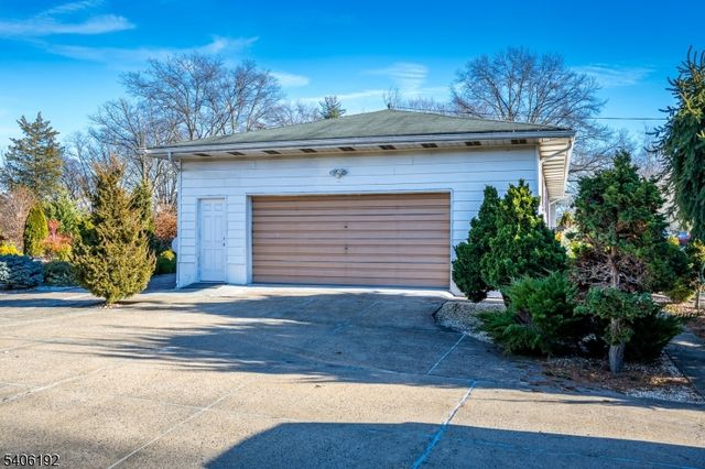 18 Cortelyous Ln, Franklin Twp., NJ 08873