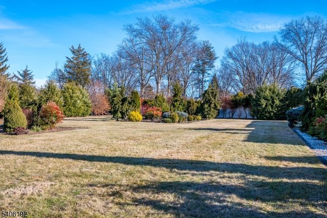 18 Cortelyous Ln, Franklin Twp., NJ 08873