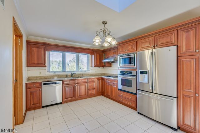 18 Cortelyous Ln, Franklin Twp., NJ 08873