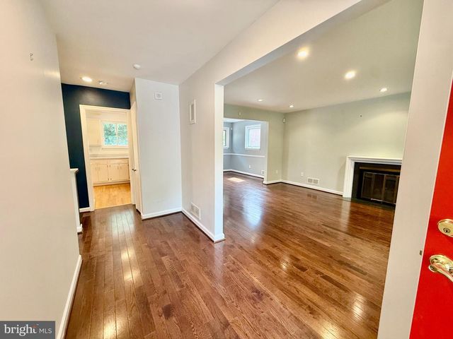 4439 SPRINGDALE ST NW, Washington, DC 20016