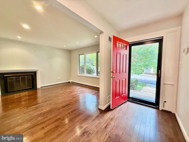 4439 SPRINGDALE ST NW, Washington, DC 20016