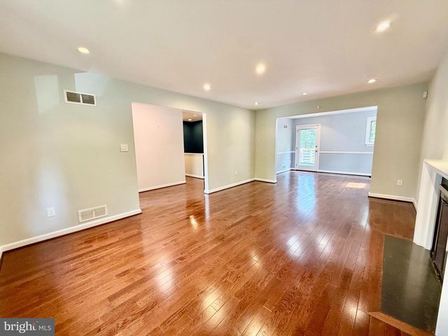 4439 SPRINGDALE ST NW, Washington, DC 20016