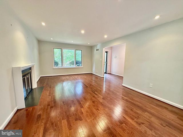 4439 SPRINGDALE ST NW, Washington, DC 20016