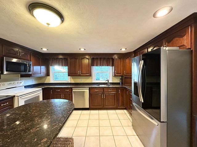 36 Pine Hill Circle, Wakefield, MA 01880