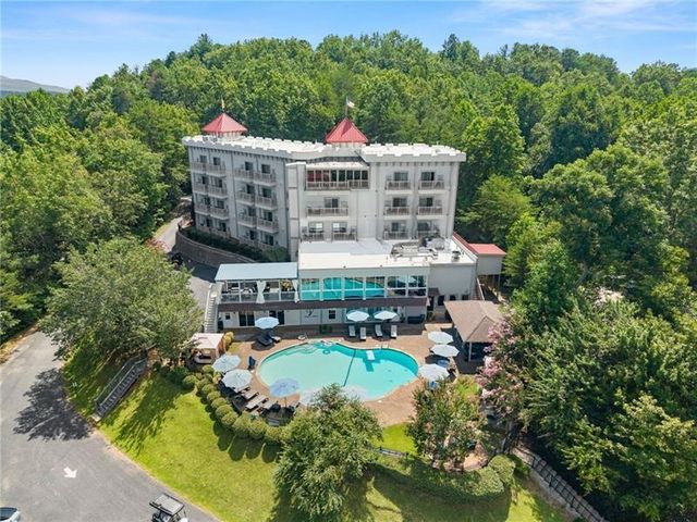 17 Dach Bruecke Gasse, Helen, GA 30545