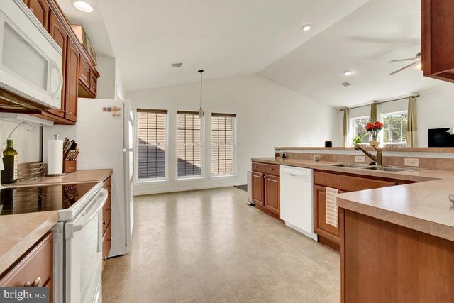 63 KESWICK DR, Mechanicsburg, PA 17050