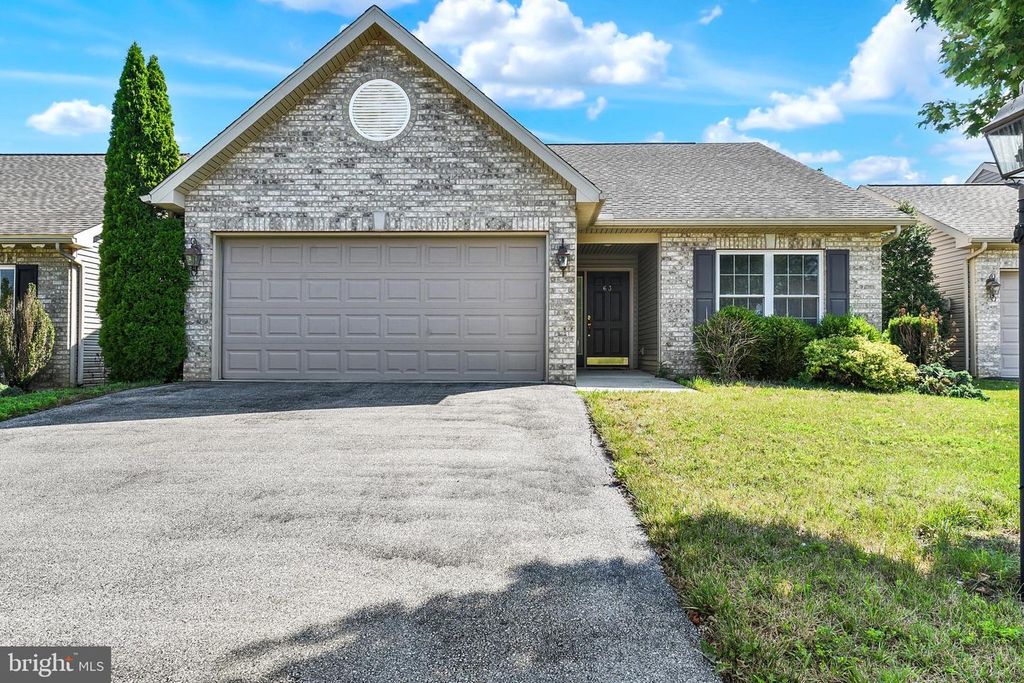 63 KESWICK DR, Mechanicsburg, PA 17050