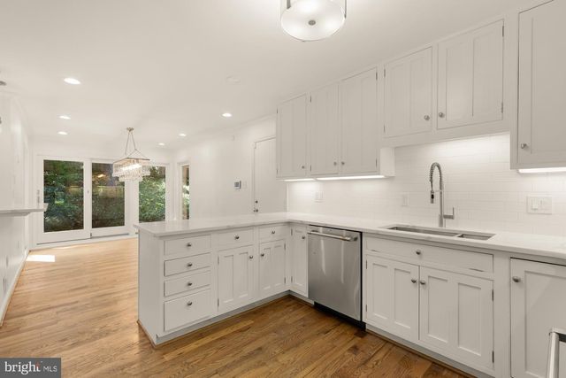 1318 ROUND OAK CT, Mclean, VA 22101