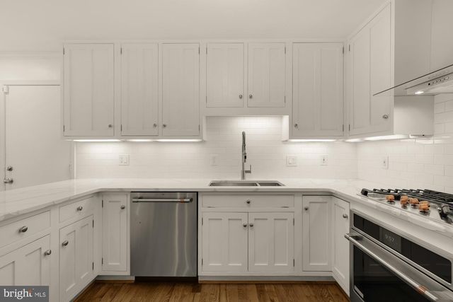 1318 ROUND OAK CT, Mclean, VA 22101