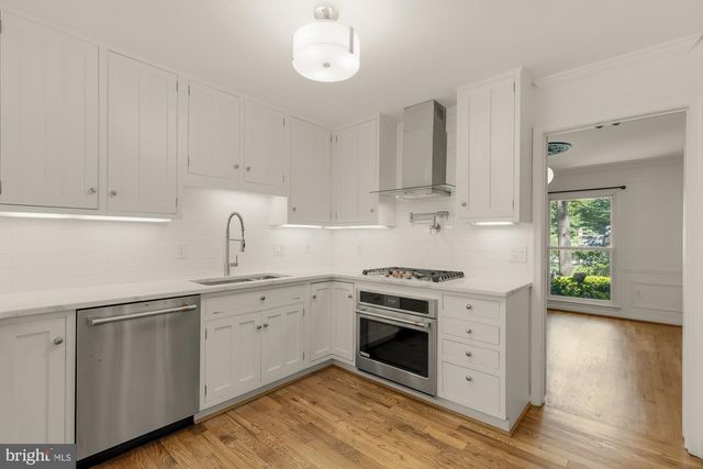 1318 ROUND OAK CT, Mclean, VA 22101