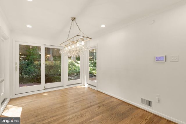 1318 ROUND OAK CT, Mclean, VA 22101