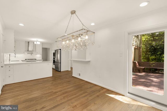 1318 ROUND OAK CT, Mclean, VA 22101