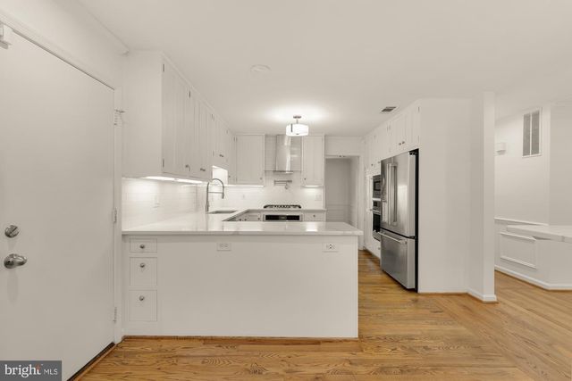 1318 ROUND OAK CT, Mclean, VA 22101