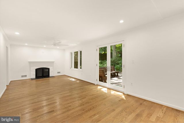1318 ROUND OAK CT, Mclean, VA 22101