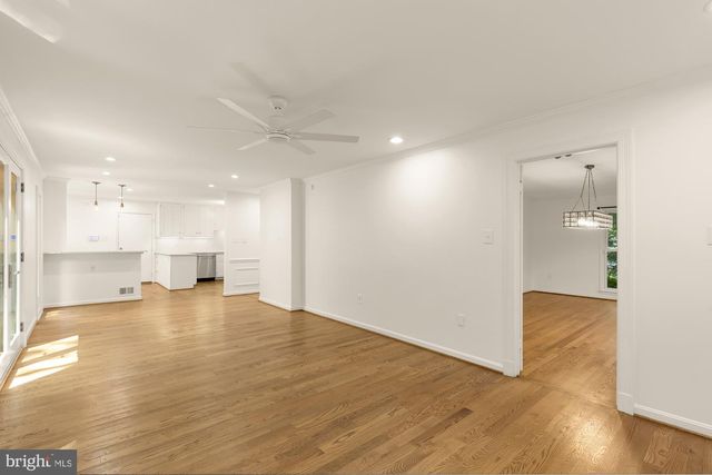 1318 ROUND OAK CT, Mclean, VA 22101