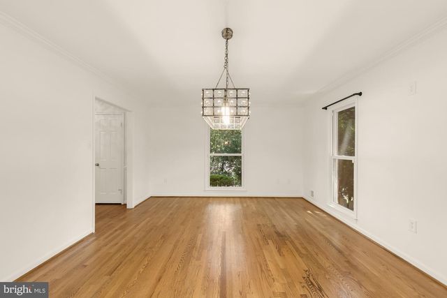 1318 ROUND OAK CT, Mclean, VA 22101