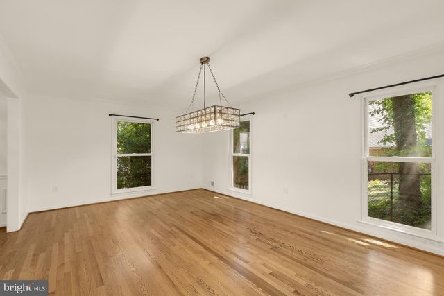 1318 ROUND OAK CT, Mclean, VA 22101