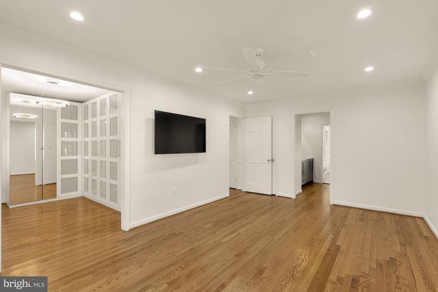 1318 ROUND OAK CT, Mclean, VA 22101