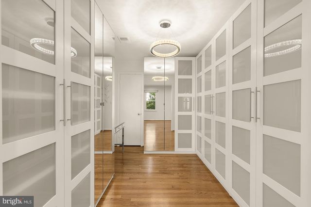 1318 ROUND OAK CT, Mclean, VA 22101