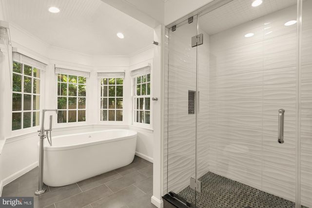1318 ROUND OAK CT, Mclean, VA 22101