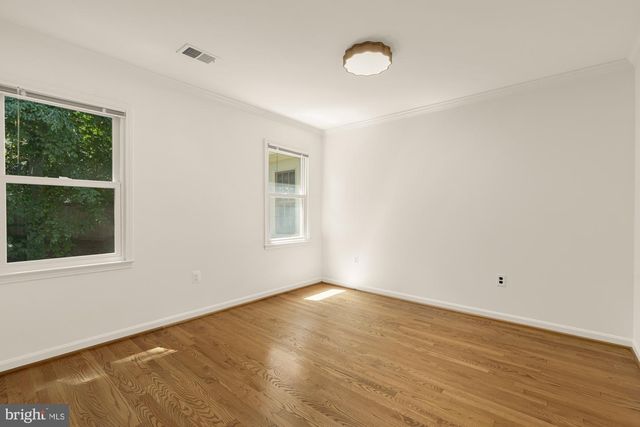 1318 ROUND OAK CT, Mclean, VA 22101