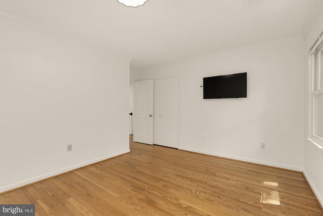 1318 ROUND OAK CT, Mclean, VA 22101