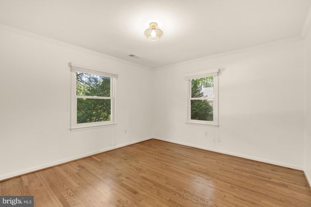 1318 ROUND OAK CT, Mclean, VA 22101