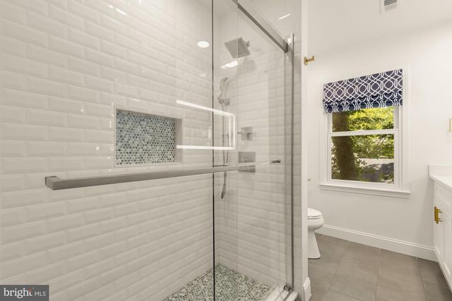 1318 ROUND OAK CT, Mclean, VA 22101