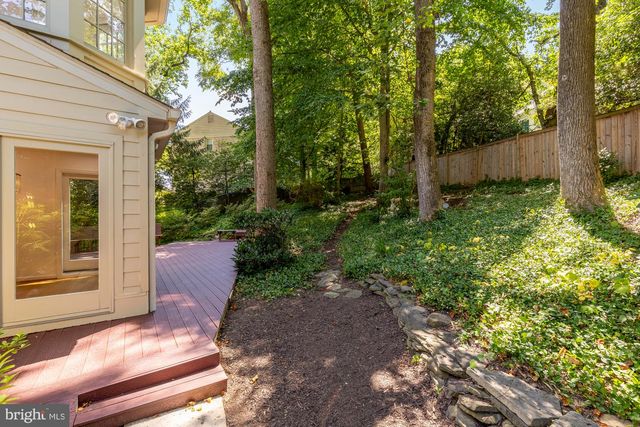 1318 ROUND OAK CT, Mclean, VA 22101