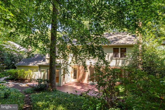 1318 ROUND OAK CT, Mclean, VA 22101