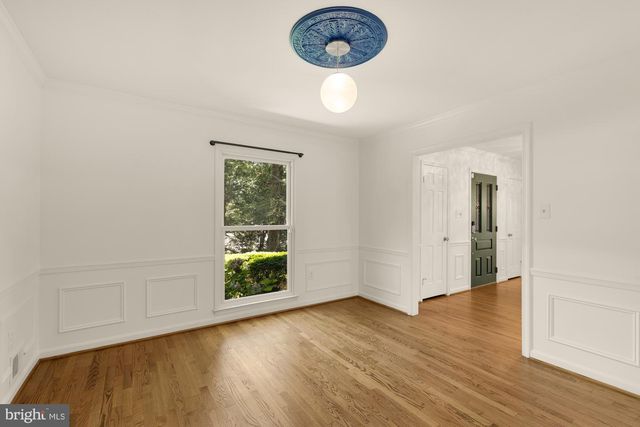1318 ROUND OAK CT, Mclean, VA 22101