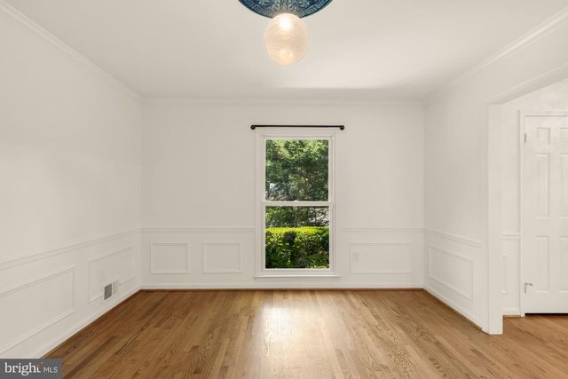1318 ROUND OAK CT, Mclean, VA 22101