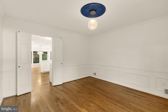 1318 ROUND OAK CT, Mclean, VA 22101