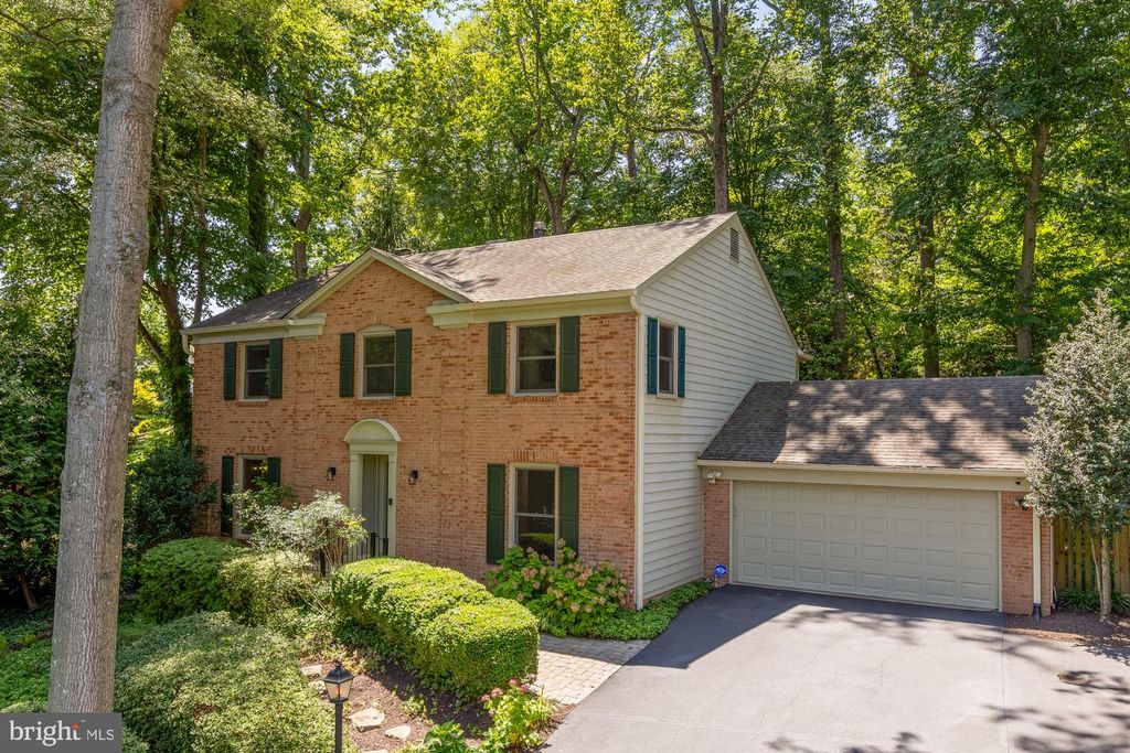 1318 ROUND OAK CT, Mclean, VA 22101