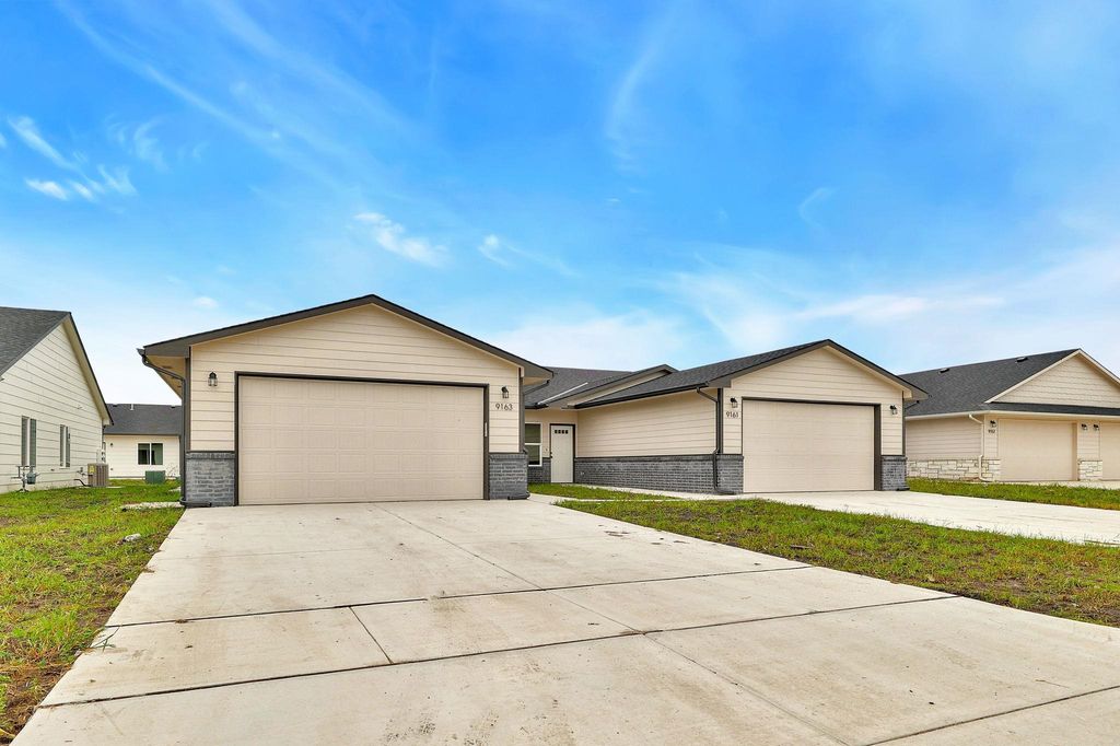 9163 E Chris, Bel Aire, KS 67226