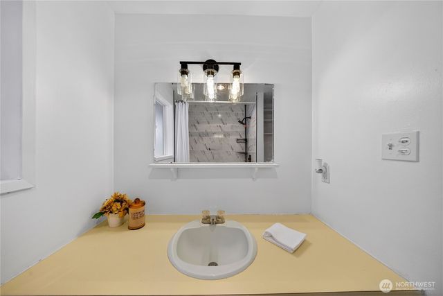 920 SW Bowmer St, Oak Harbor, WA 98277