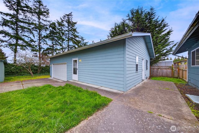 920 SW Bowmer St, Oak Harbor, WA 98277