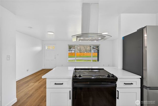 920 SW Bowmer St, Oak Harbor, WA 98277