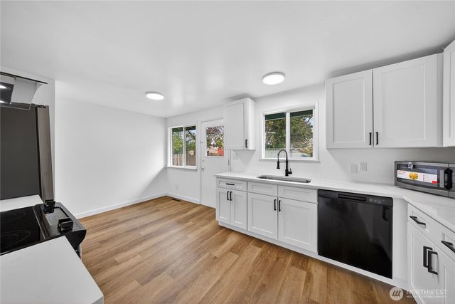 920 SW Bowmer St, Oak Harbor, WA 98277